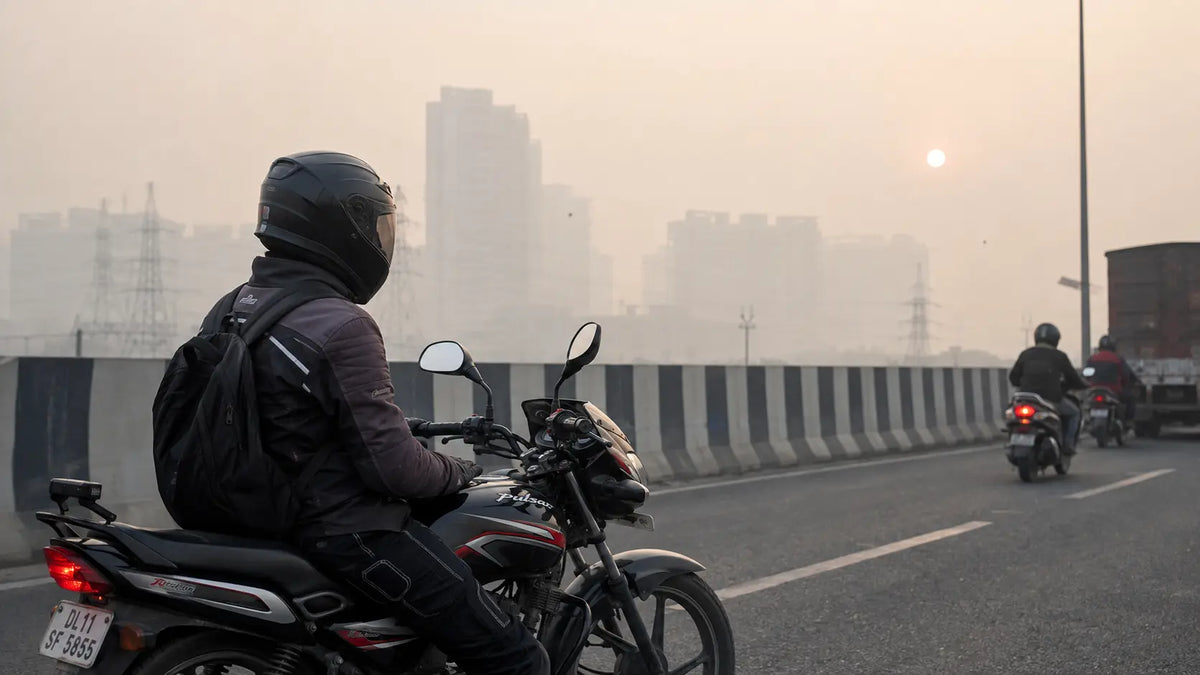 Helmet Cleaner Ghaziabad: Why Smog Changes the Answer