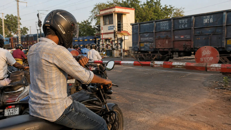 Helmet Cleaner Trichy: Why Junction-City Commutes Need a Different Fix