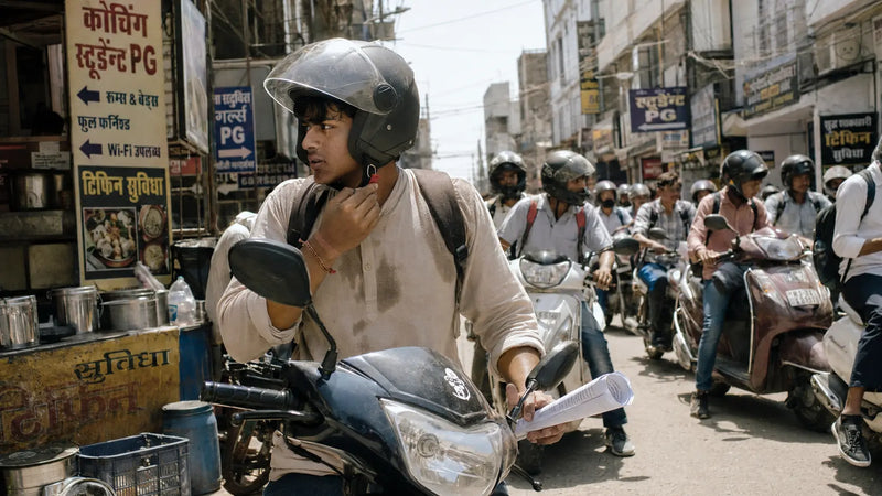 Helmet Cleaner Kota: Why Heat and Rush Hours Beat a Wipe